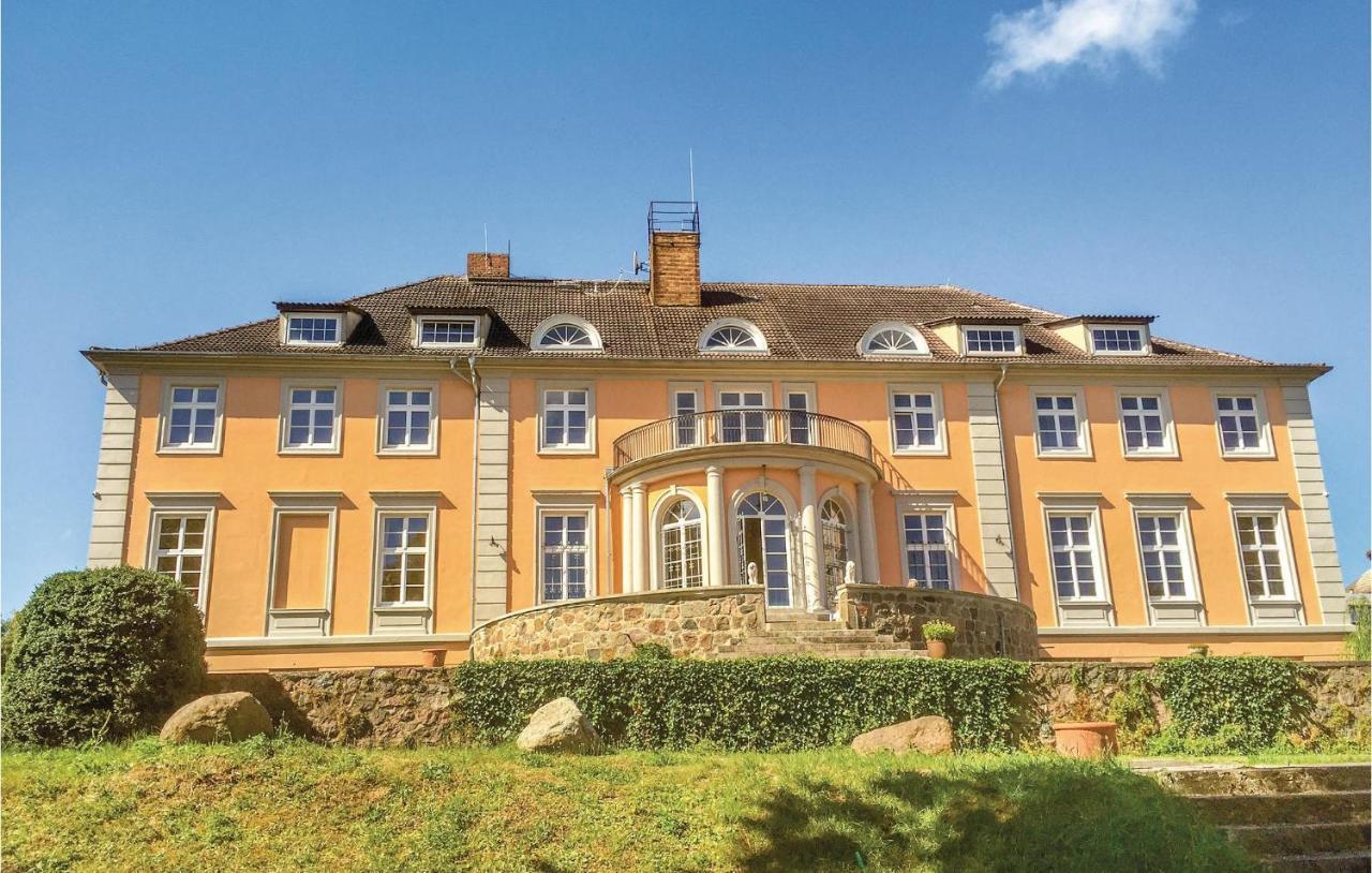 Herrenhaus Luebbenow エクステリア 写真